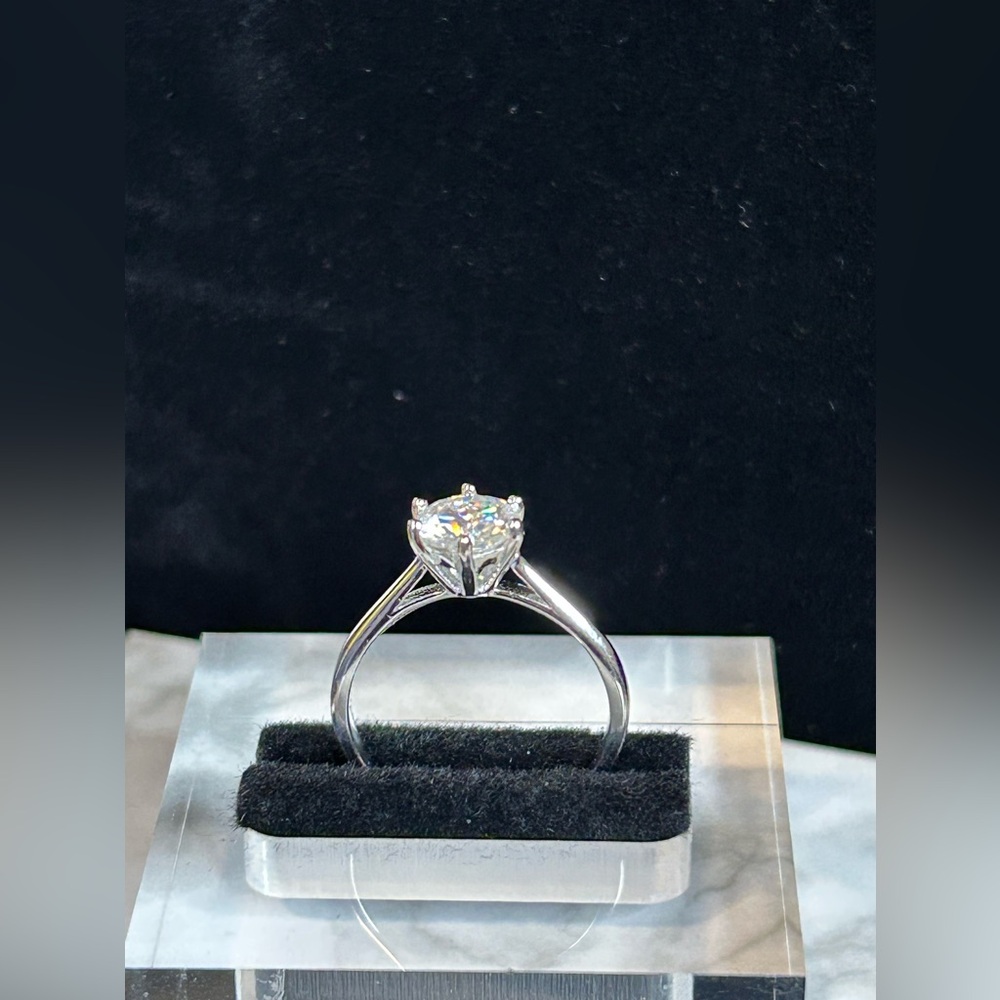 Luxury 1 Carat Moissanite Ring | 925 Sterling Silver | Size 6